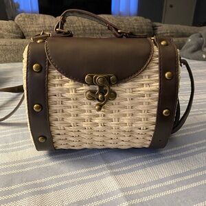 Small basket purse 450